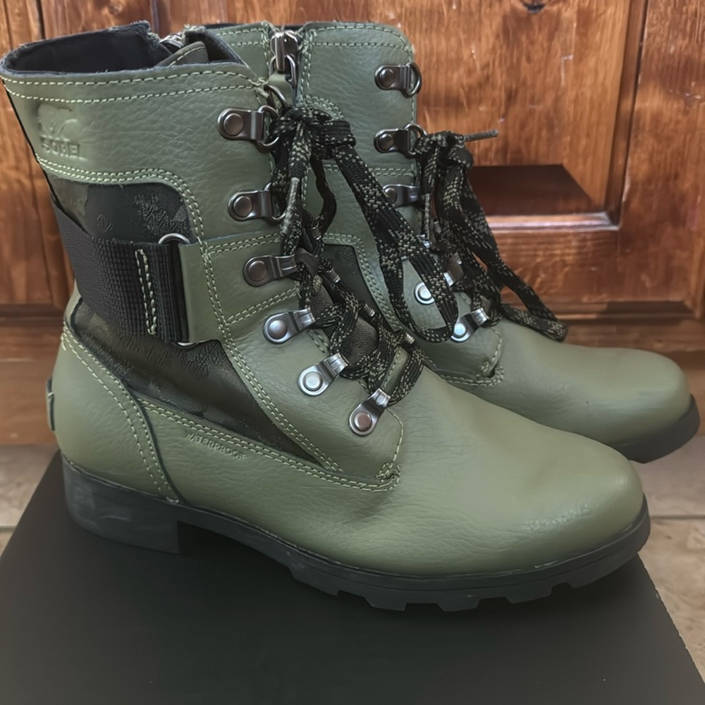 New With Box Sorrel Emelie Conquest Boots Girls Youth Size 4 Hiker Green/Black